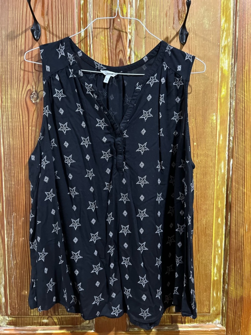 Sonoma Black Sleeveless Star Print V-Neck Tank